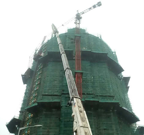 凤庆吊车在工地上作业